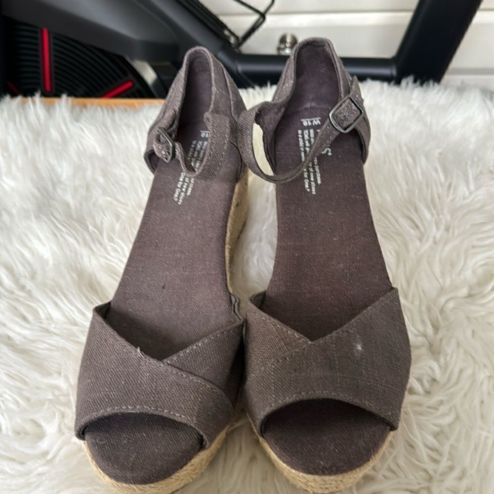 Toms Brown Canvas Espadrille Wedge Sandals with Ankle Strap